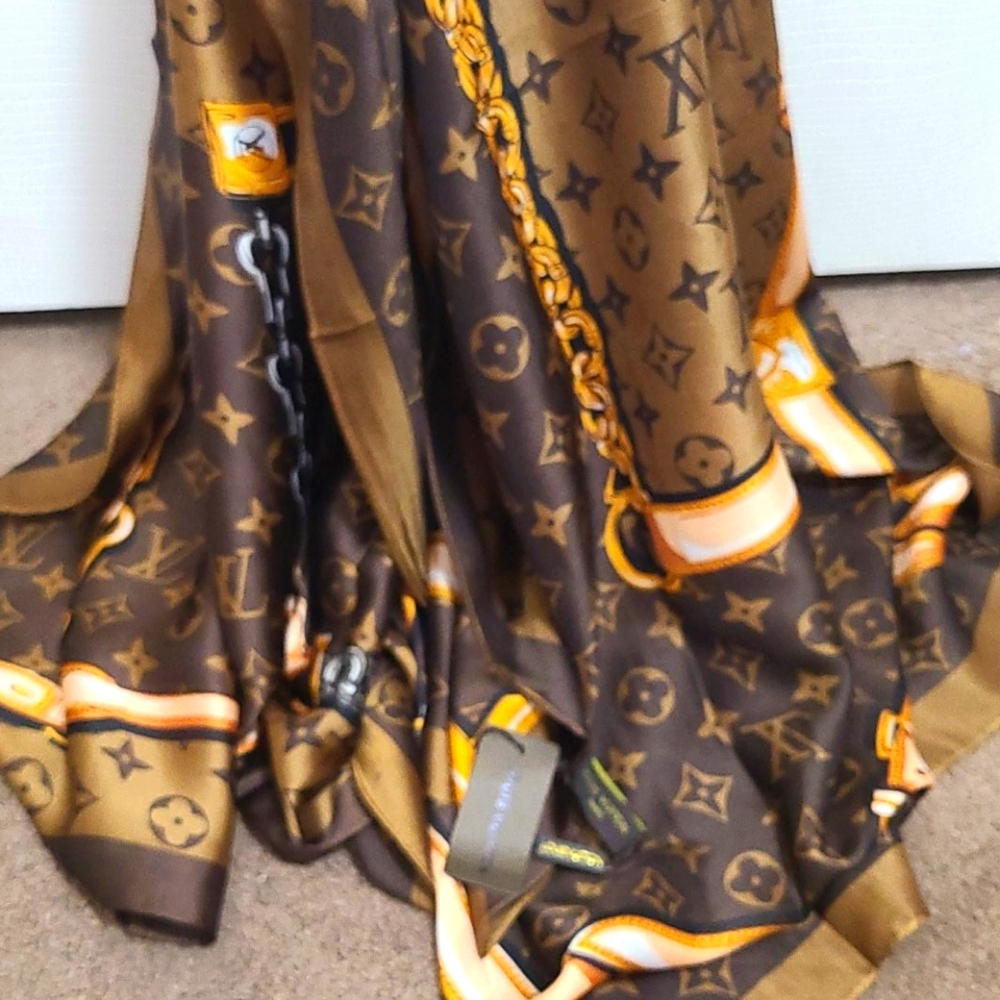Louis vuitton scarf